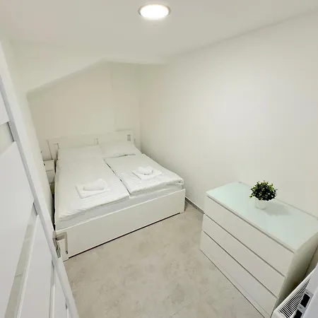 Апартаменты Krasny - 2 V Srdci Centra Братислава