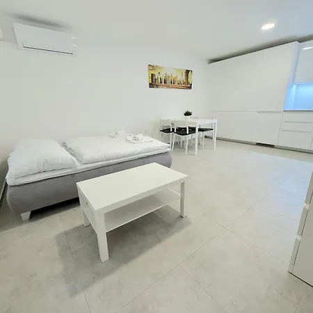 Krásny - 2 V Srdci Centra